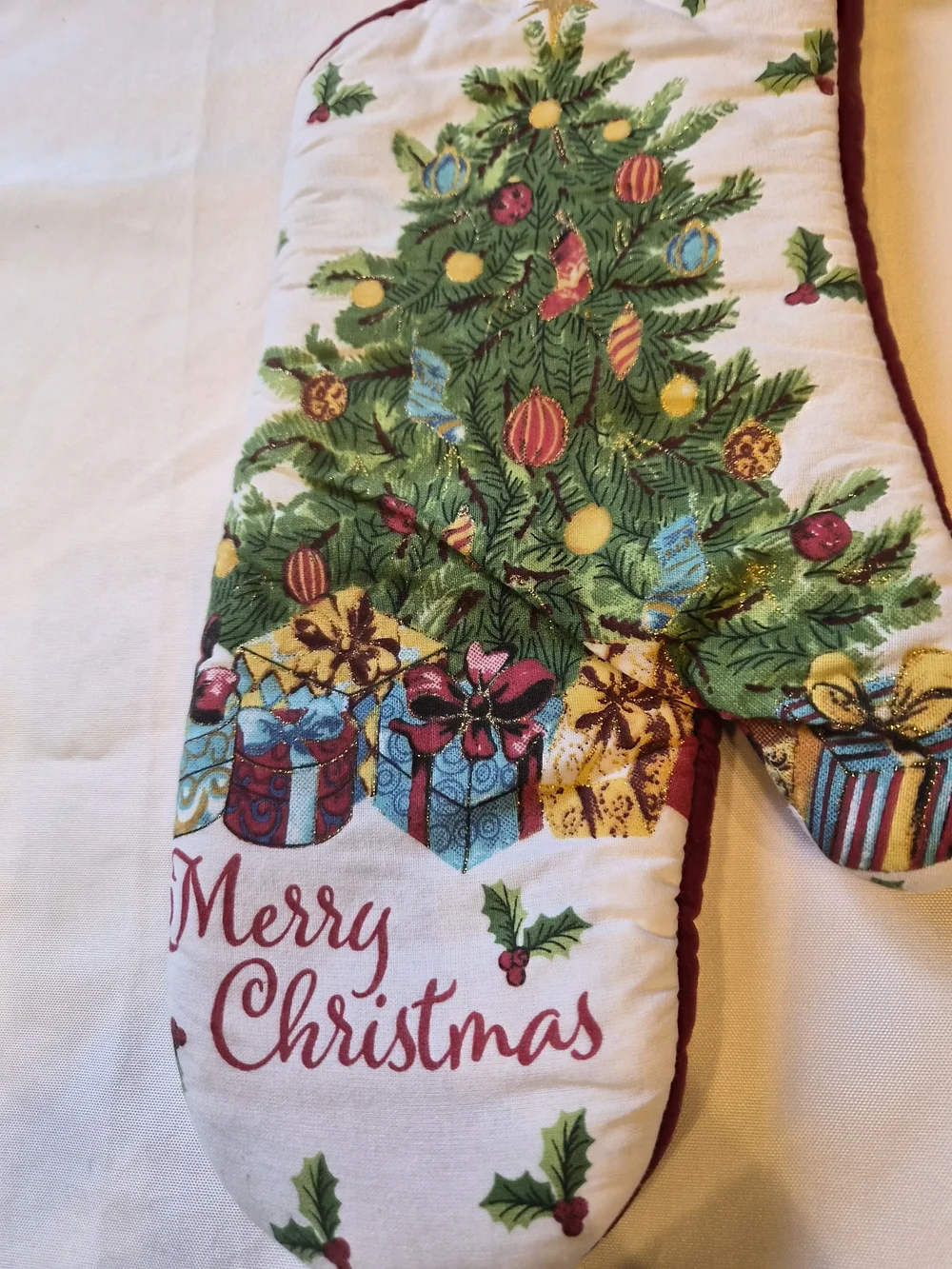Holiday Christmas Tree Oven Mitts - White/Green